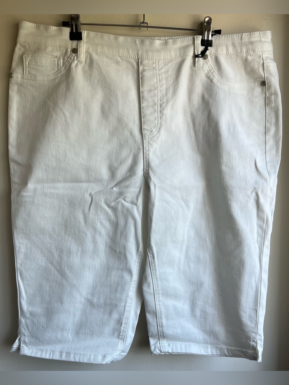 NWOT DG2 Virtual Stretch Bermuda Shorts